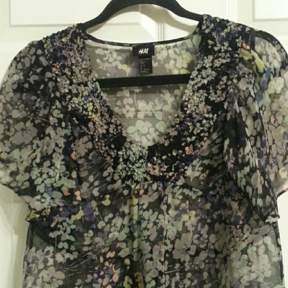 🎼H&M Semi SheerTop - Picture 6 of 8